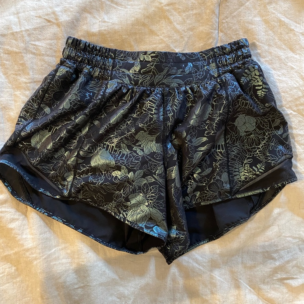 Lululemon shorts size 6